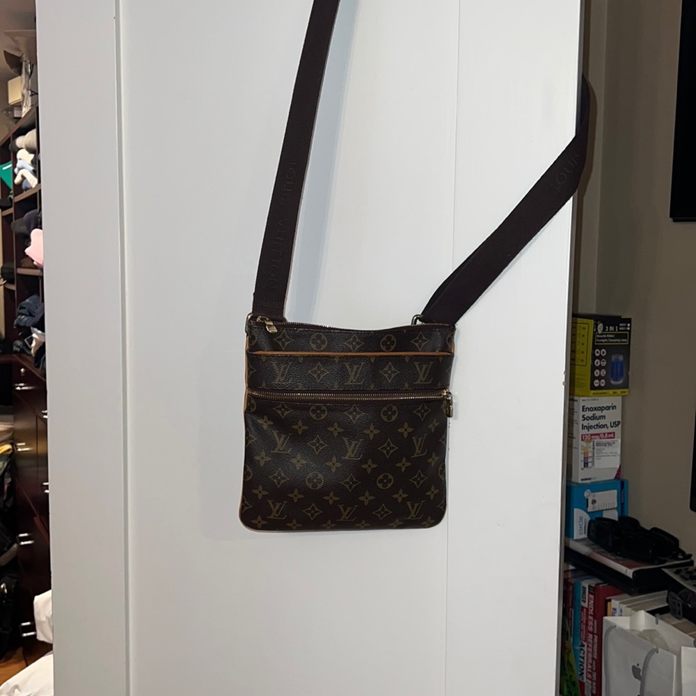 Louis Vuitton crossbody 3 zipper LV